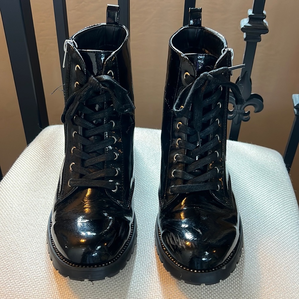 Shoe dazzle boots sz 9.5